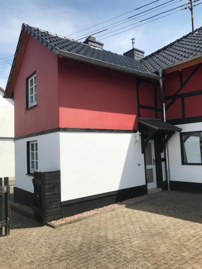 Вилла Ferienhaus Eifeldoemchen Бад-Мюнстерайфель Экстерьер фото